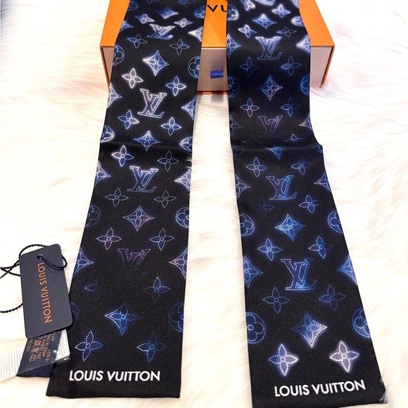 NEW Louis Vuitton Flight Mode Bandeau Blue Scarf - Picture 4 of 9